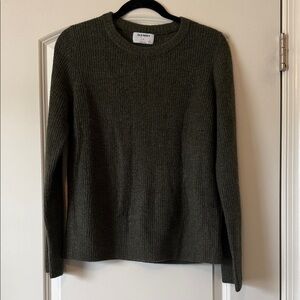 Old Navy Women’s Dark Green Crewneck Sweater!